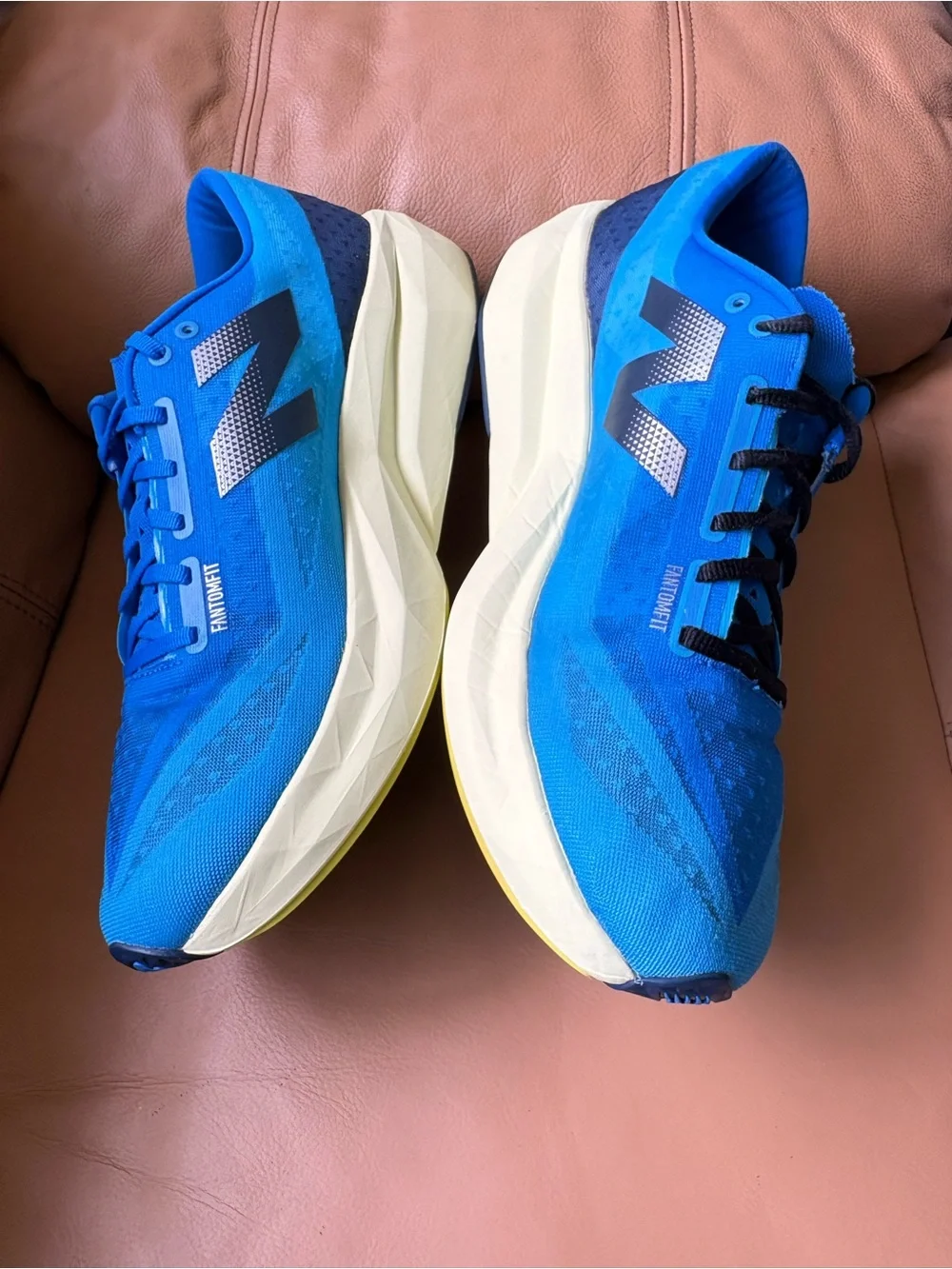 New Balance Fuelcell Rebel V4